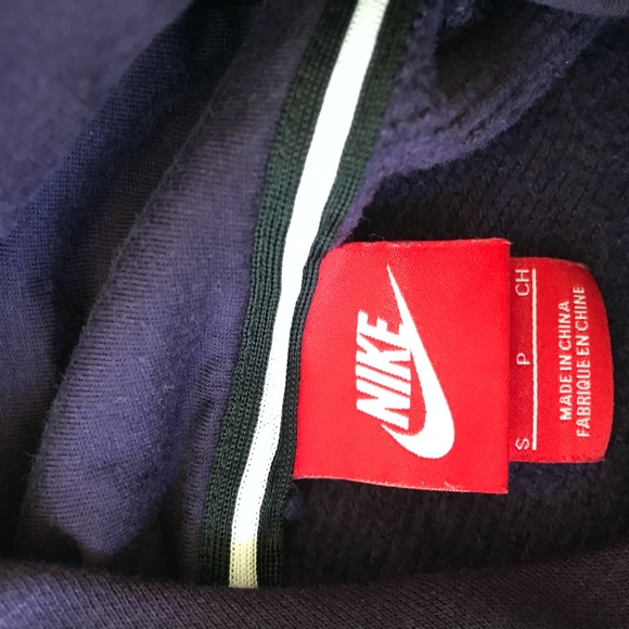Purple Nike Sweatshirt - Picture 3 of 3